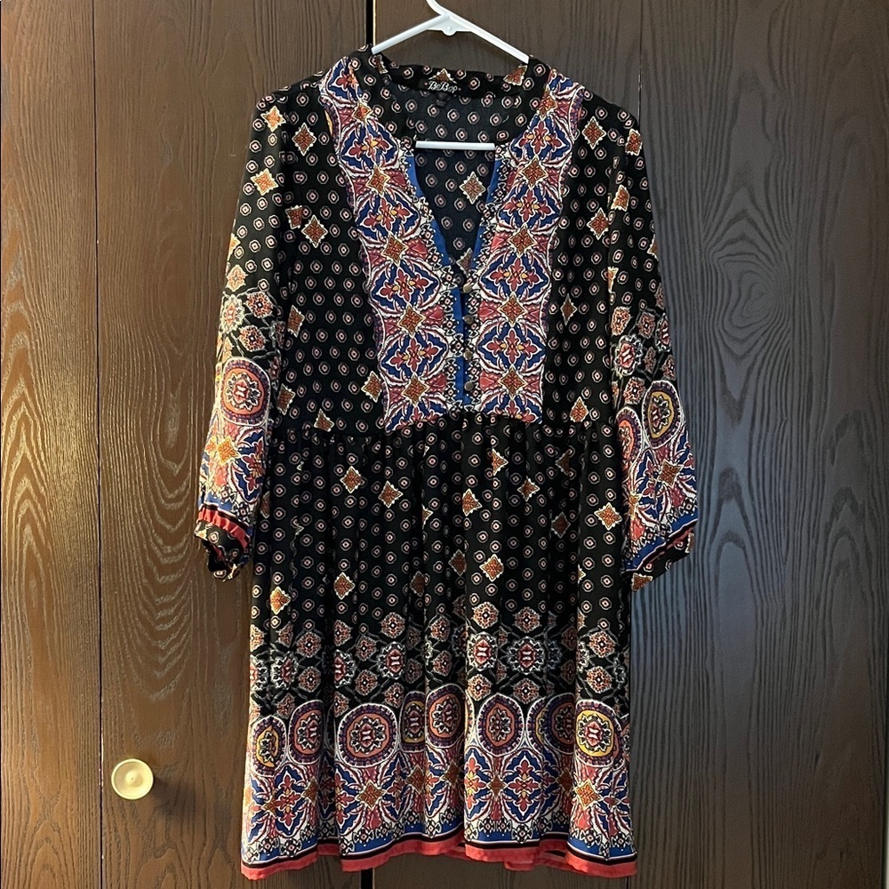 Bebop 3/4 sleeved black dress with pattern. Size XL